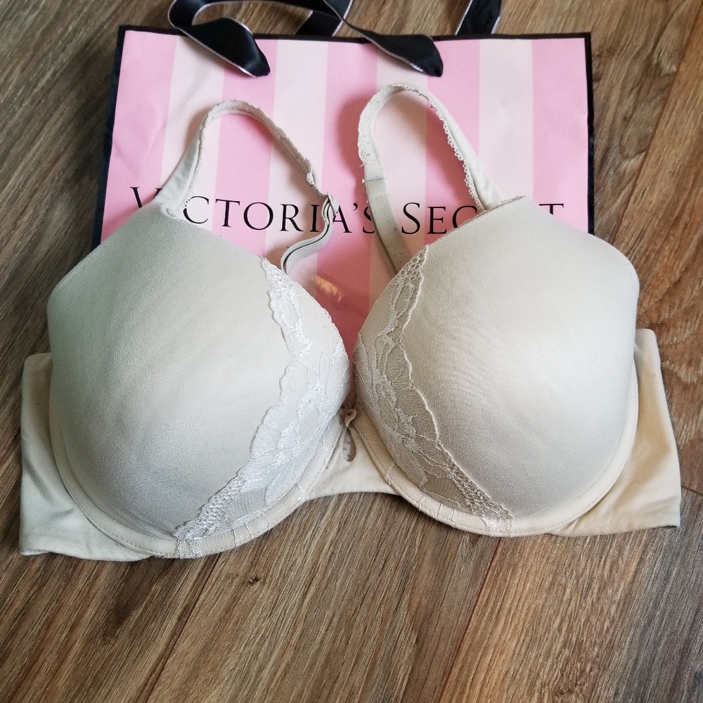 Victoria Secret Body by Victoria Bra 36D